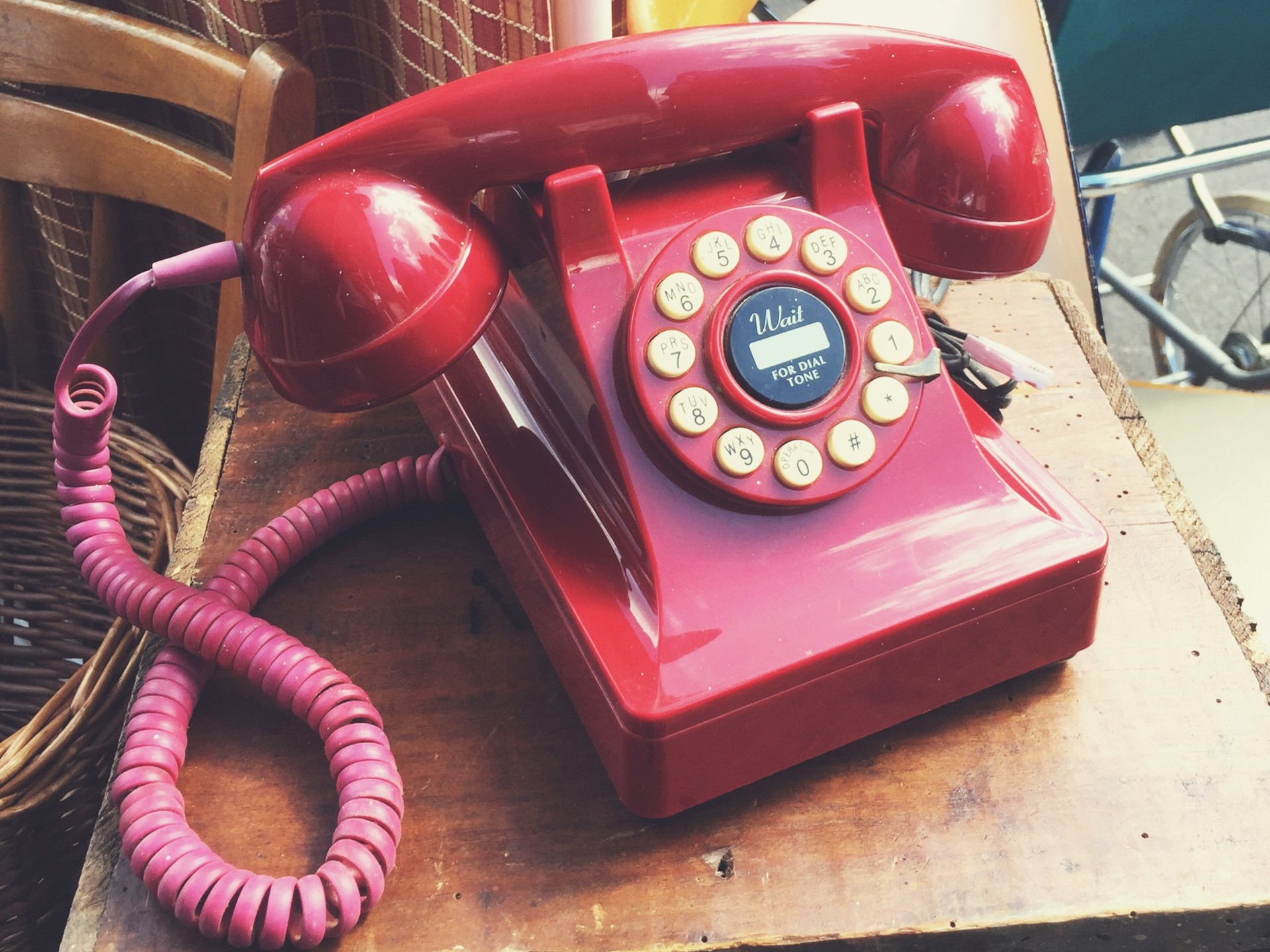 総務省からの不審電話に注意して下さい。　Please be careful of suspicious calls from the Ministry of Internal Affairs and Communications.